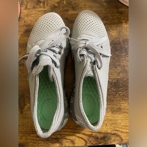 Croc literide pacer tennis shoes